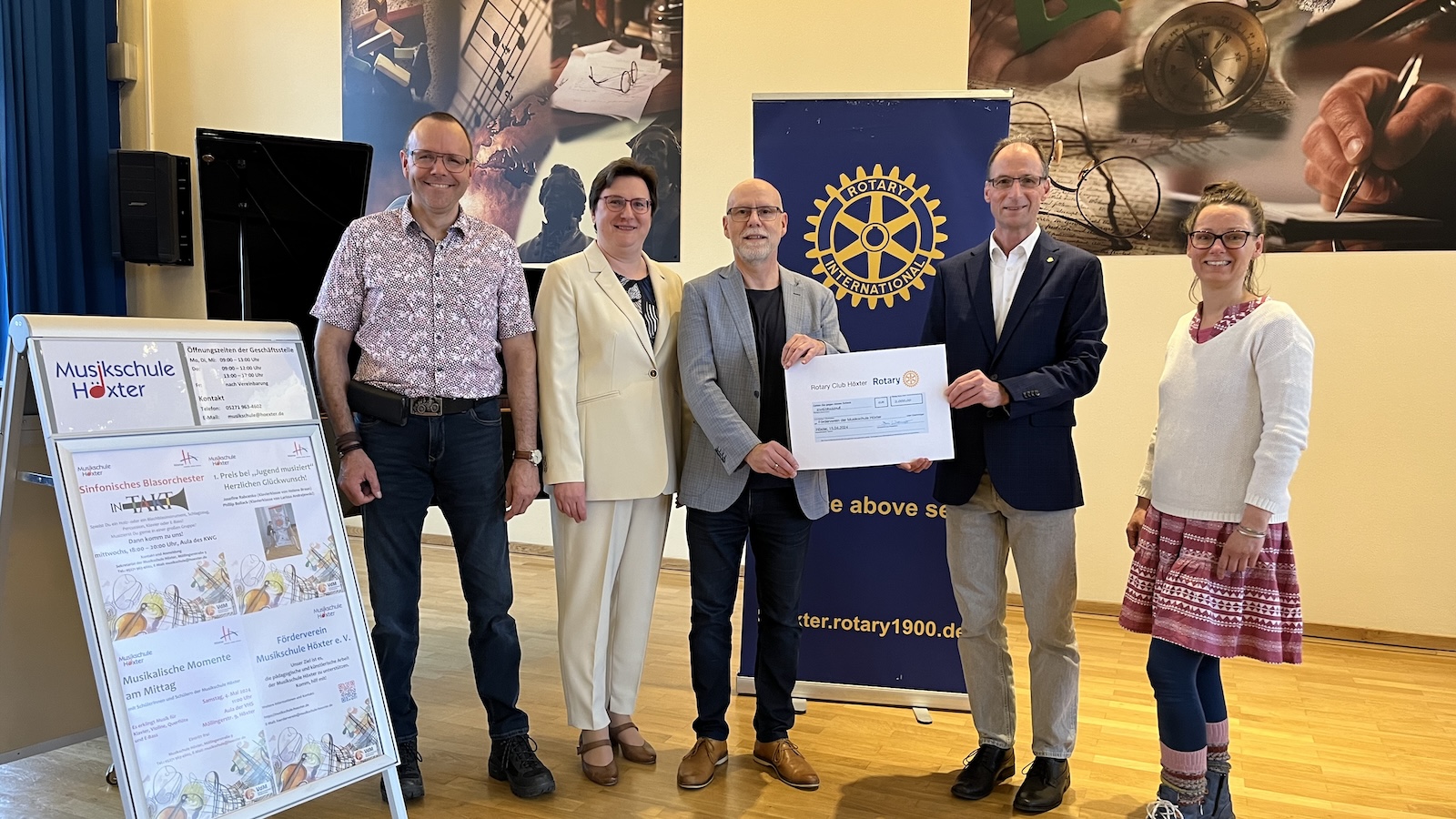 Rotary-Club Höxter übergibt Spende an den Förderverein der Musikschule Höxter