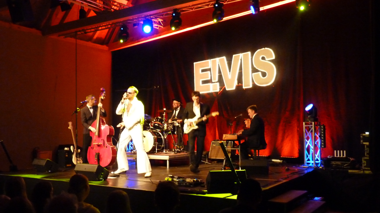 Elvis – Konzert im Schafstall ein voller Erfolg – Gäste total begeistert!