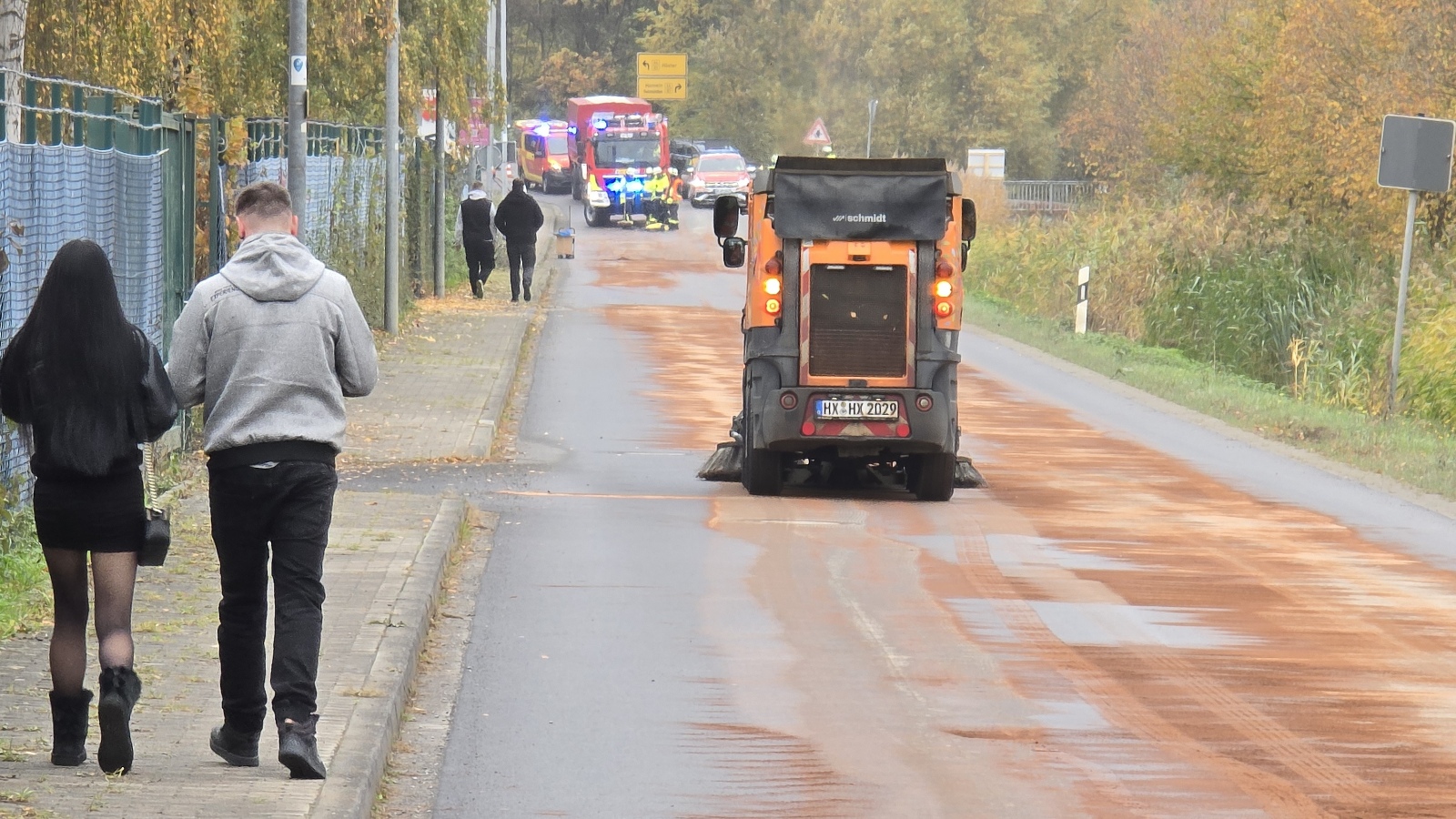 Kilometerlange Dieselspur von Stahle bis zum OBI in Höxter: Feuerwehr und Polizei stundenlang im Einsatz