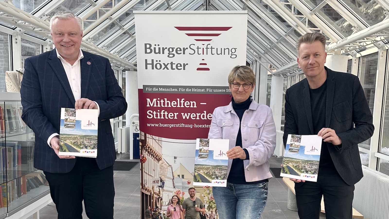 Höxter stellt neue Imagebroschüre vor: Kompakter Einblick in das Leben der Stadt